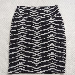 3/$10❣️LuLaRoe Black and White Pencil Skirt for Night Out
